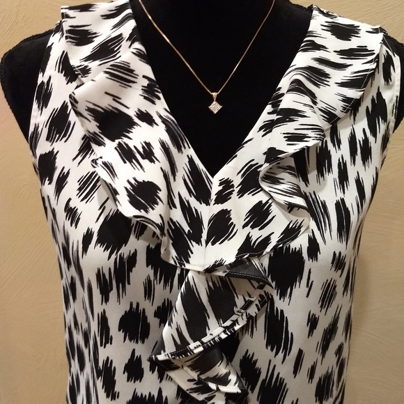Ann Taylor LOFT petite leopard print short sleeved blouse - Picture 5 of 7